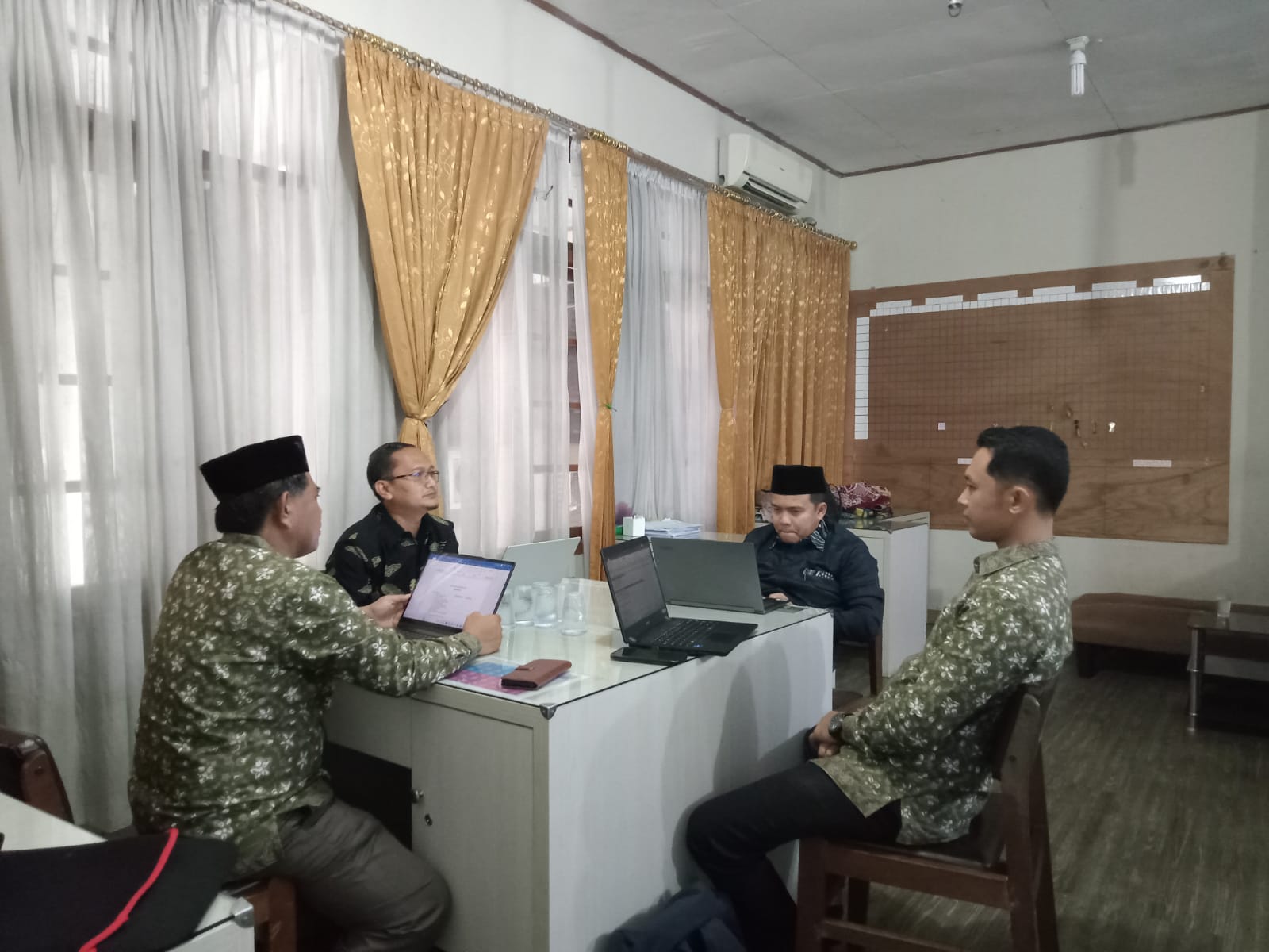 SPI LAKUKAN MONITORING DAN EVALUASI KE PUSAT PEGEMBANGAN BAHASA UIN SULTHAN THAHA SAIFUDDIN JAMBI